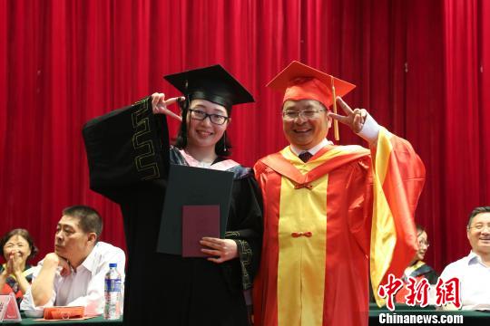 云南大学毕业证书图片
